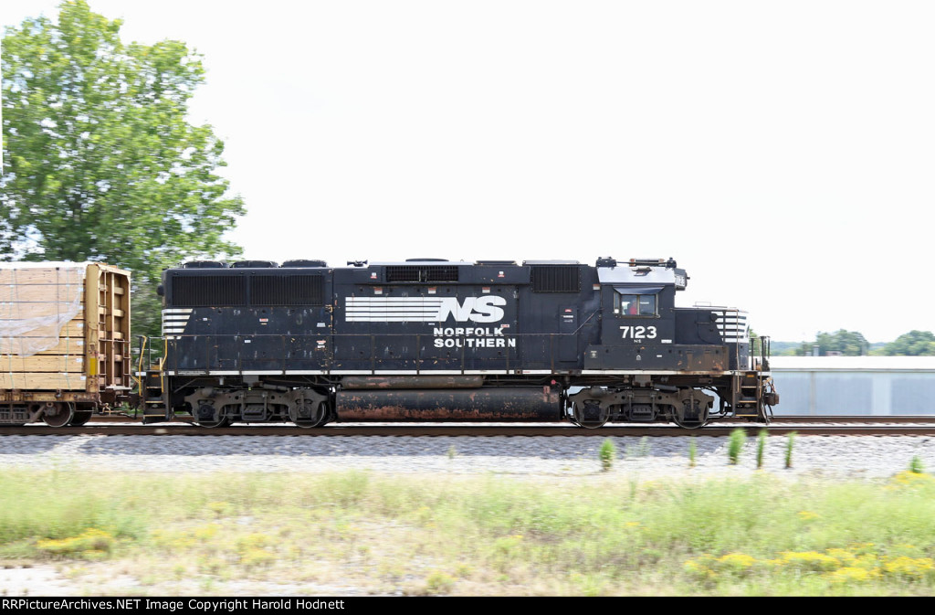 NS 7123